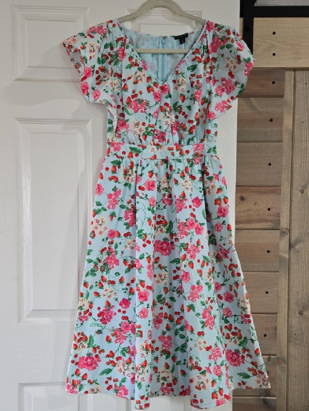 Ann Taylor Floral Flutter Sleeve Flare Dress Size 00P - Picture 2 of 9